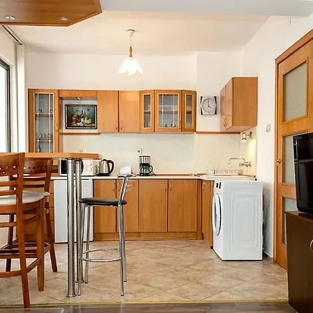 Апартаменти Comfortable 2br Maisonette Near Center By Flat Manаger Варна