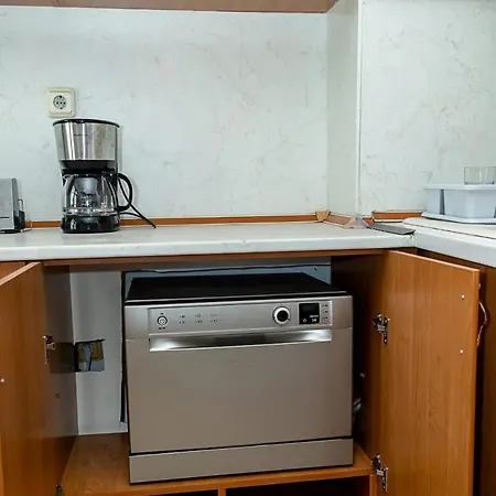 Апартаменти Comfortable 2br Maisonette Near Center By Flat Manаger