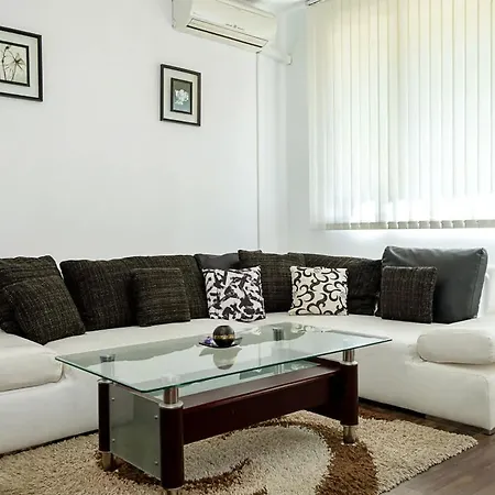 Апартаменти Comfortable 2br Maisonette Near Center By Flat Manаger *