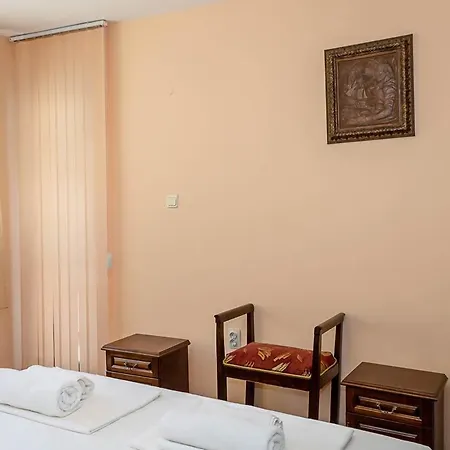 Апартаменти Comfortable 2br Maisonette Near Center By Flat Manаger